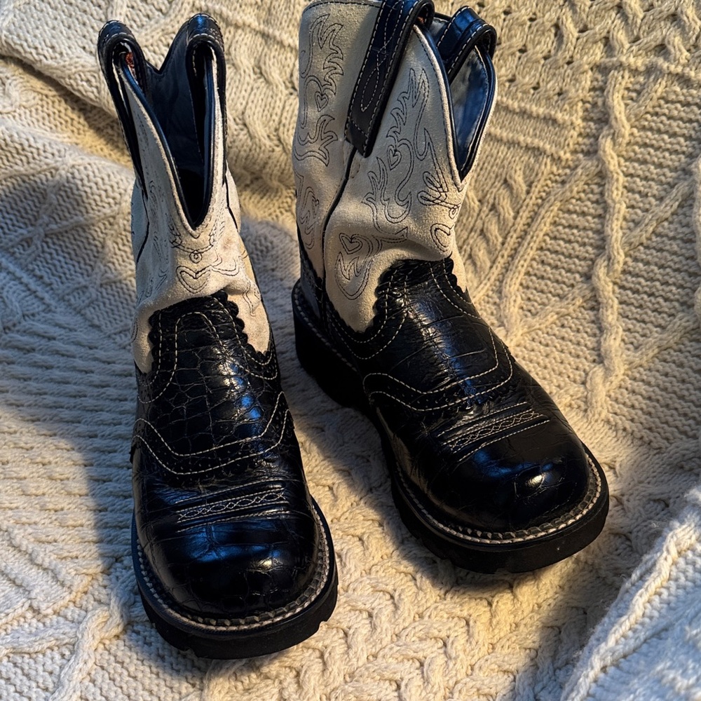 Woman’s Black and White Western Boots